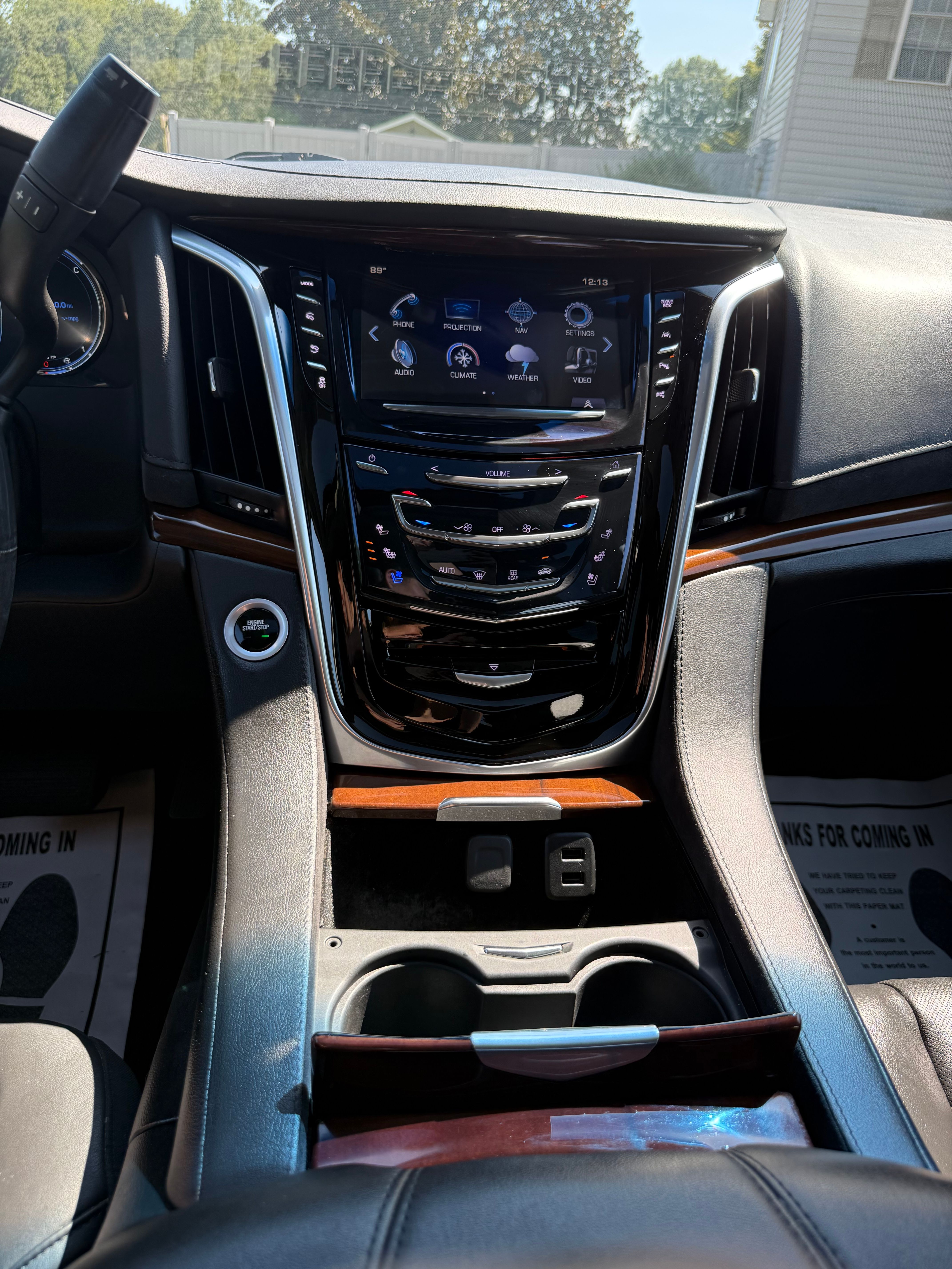 Used 2019 Cadillac Escalade ESV Luxury AWD/4WD image 16