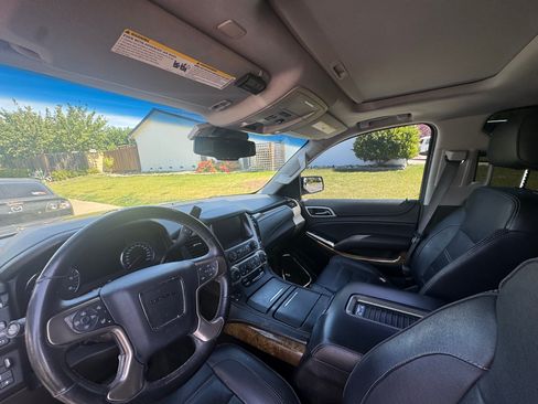 Used 2017 GMC Yukon XL Denali w/ Open Road Package AWD/4WD image 8