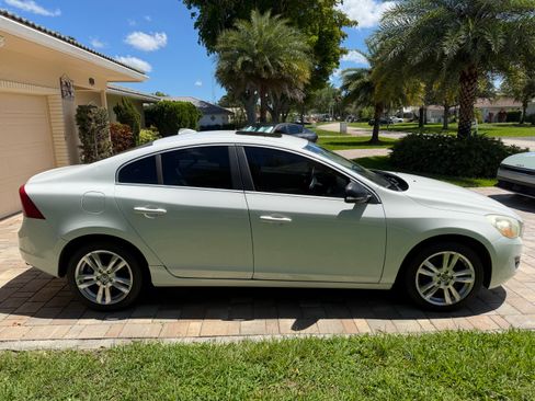 Used 2012 Volvo S60 T5 FWD image 4