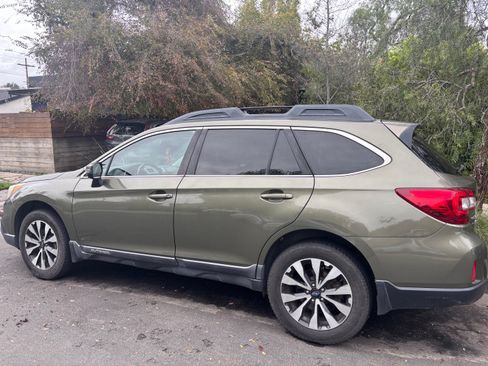 Used 2015 Subaru Outback 2.5i Limited image 2