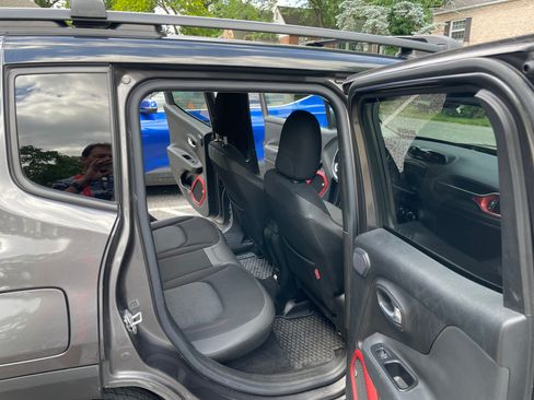 Used 2016 Jeep Renegade Trailhawk AWD/4WD image 8