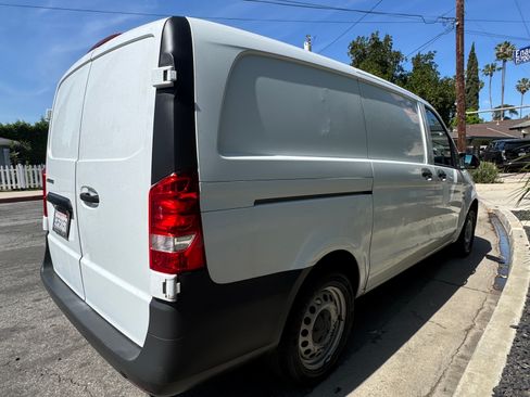 Used 2017 Mercedes-Benz Metris Van 2D image 6