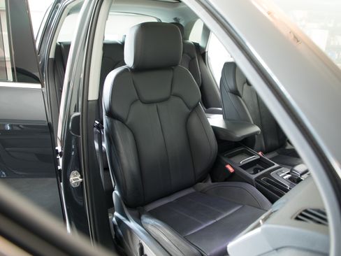 Used 2018 Audi Q5 2.0T Premium Plus w/ Premium Plus Package AWD/4WD image 24