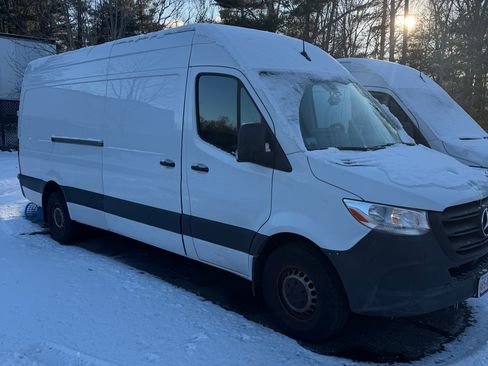 Used 2022 Mercedes-Benz Sprinter 2500 image 2