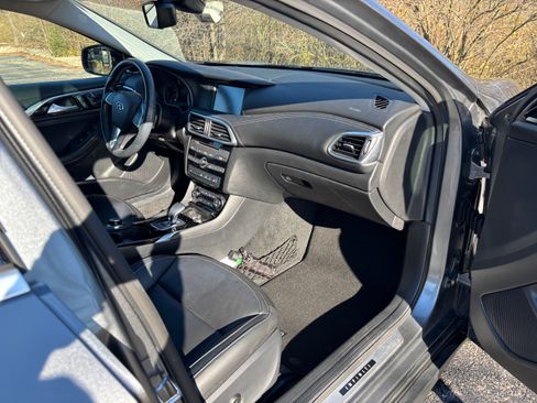 Used 2019 INFINITI QX30 Premium w/ Cargo Package image 16