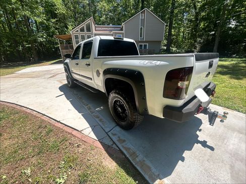 Used 2014 Chevrolet Silverado 2500 LT AWD/4WD image 6