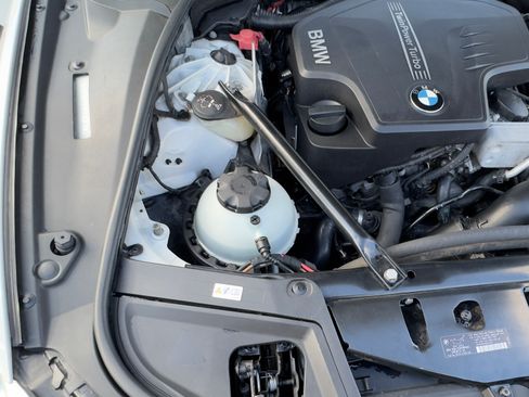 Used 2014 BMW 528i xDrive Sedan AWD/4WD image 32