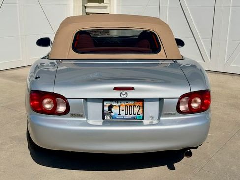 Used 2001 MAZDA MX-5 Miata RWD image 3
