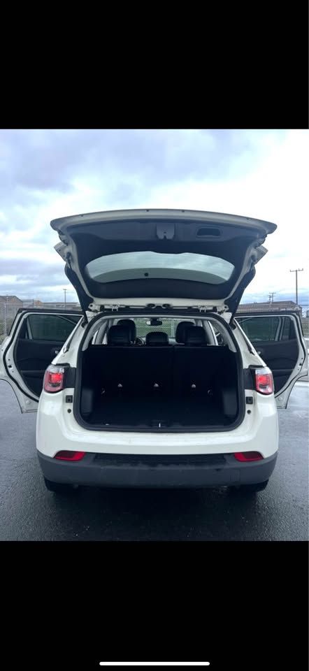 Used 2020 Jeep Compass Latitude w/ Popular Equipment Group FWD image 5