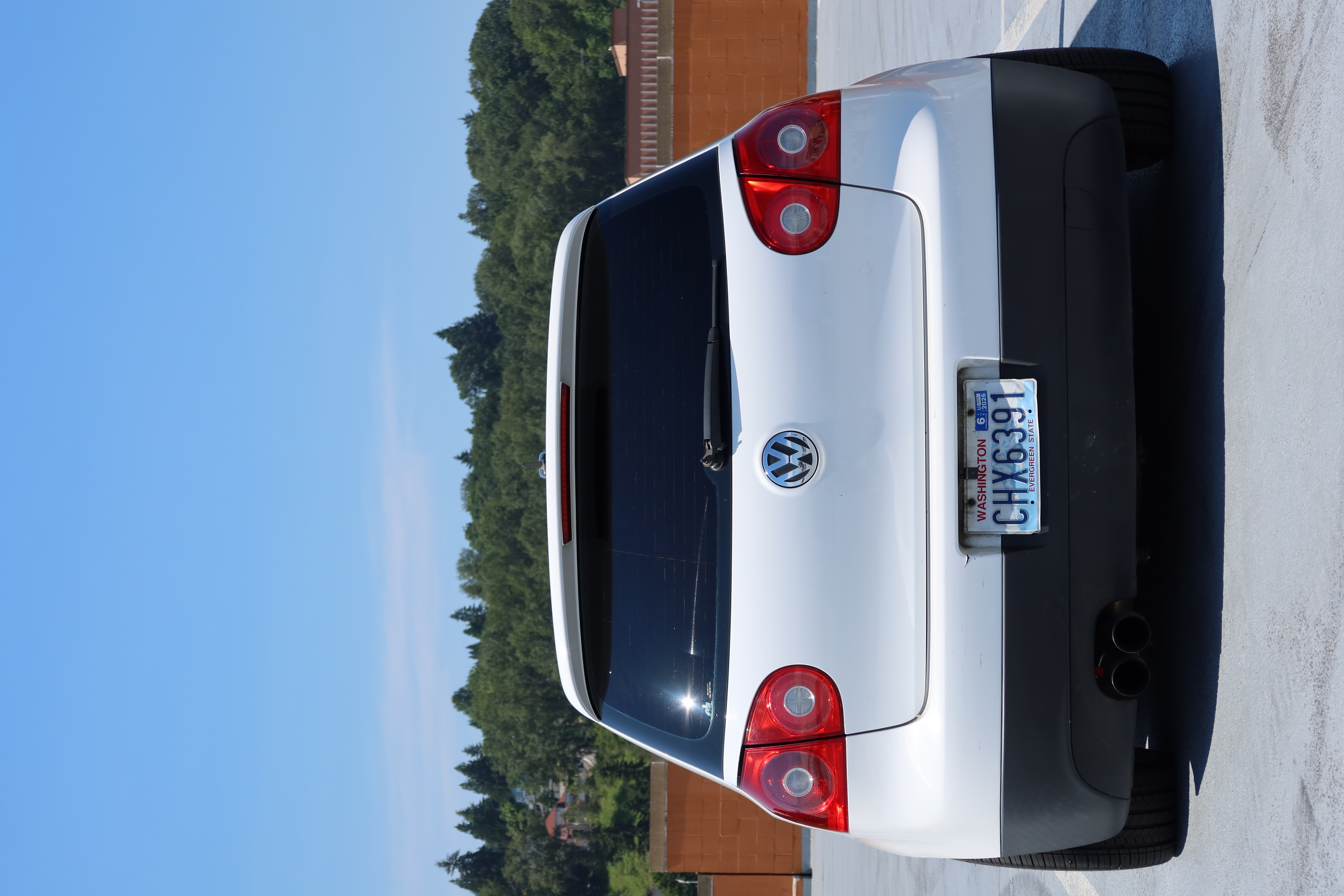 Used 2006 Volkswagen GTI 2.0T 2-Door FWD image 9