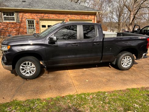 Used 2023 Chevrolet Silverado 1500 LT image 2