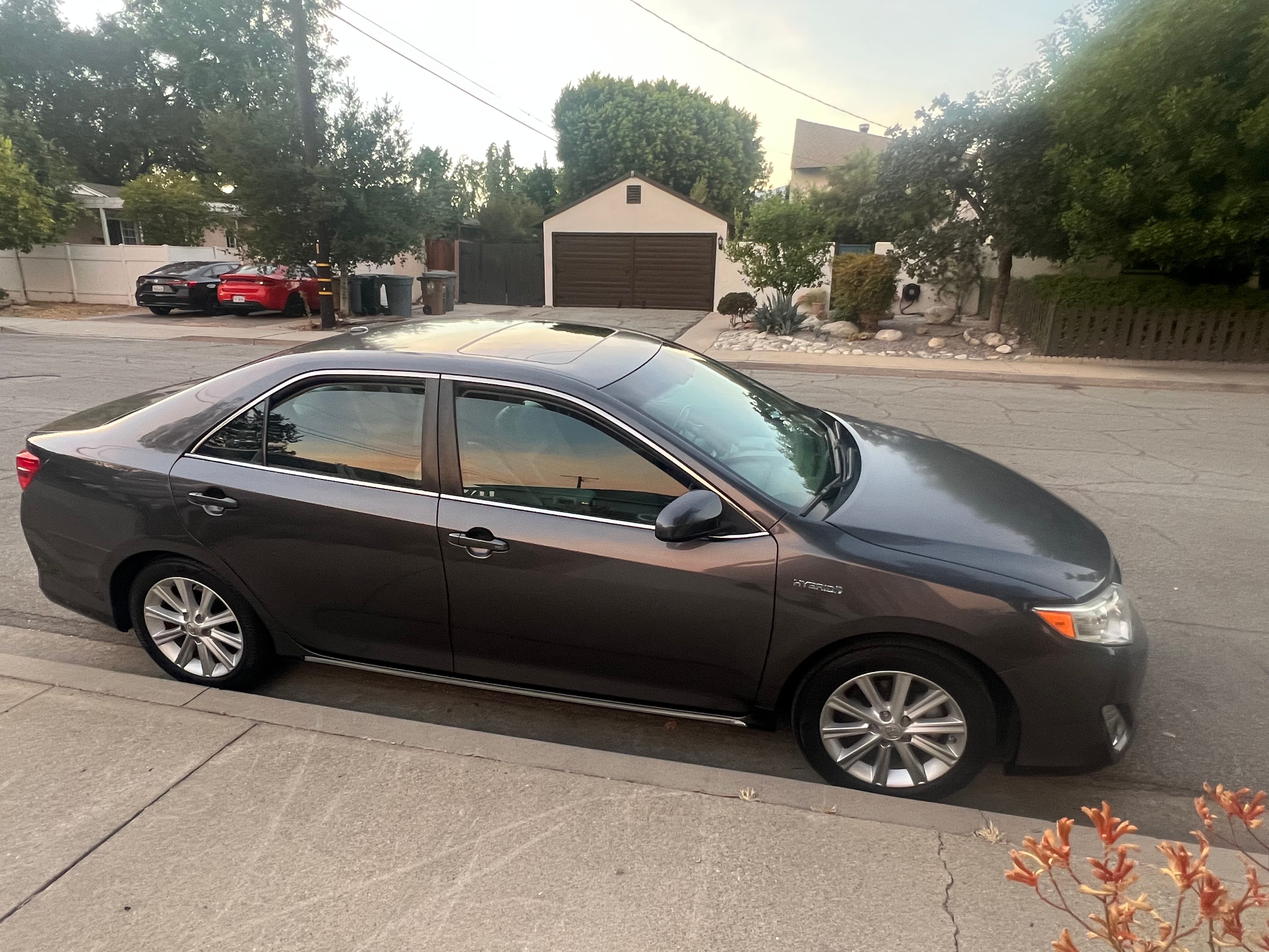 Used 2013 Toyota Camry XLE w/ Leather Pkg FWD image 1