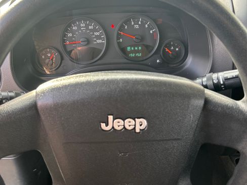 Used 2010 Jeep Patriot Sport image 9