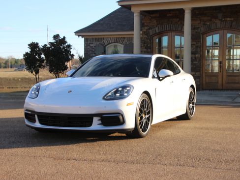 Used 2018 Porsche Panamera image 5