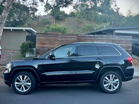 Used 2012 Jeep Grand Cherokee Laredo image 2