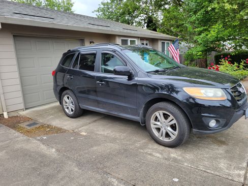 Used 2011 Hyundai Santa Fe SE image 2