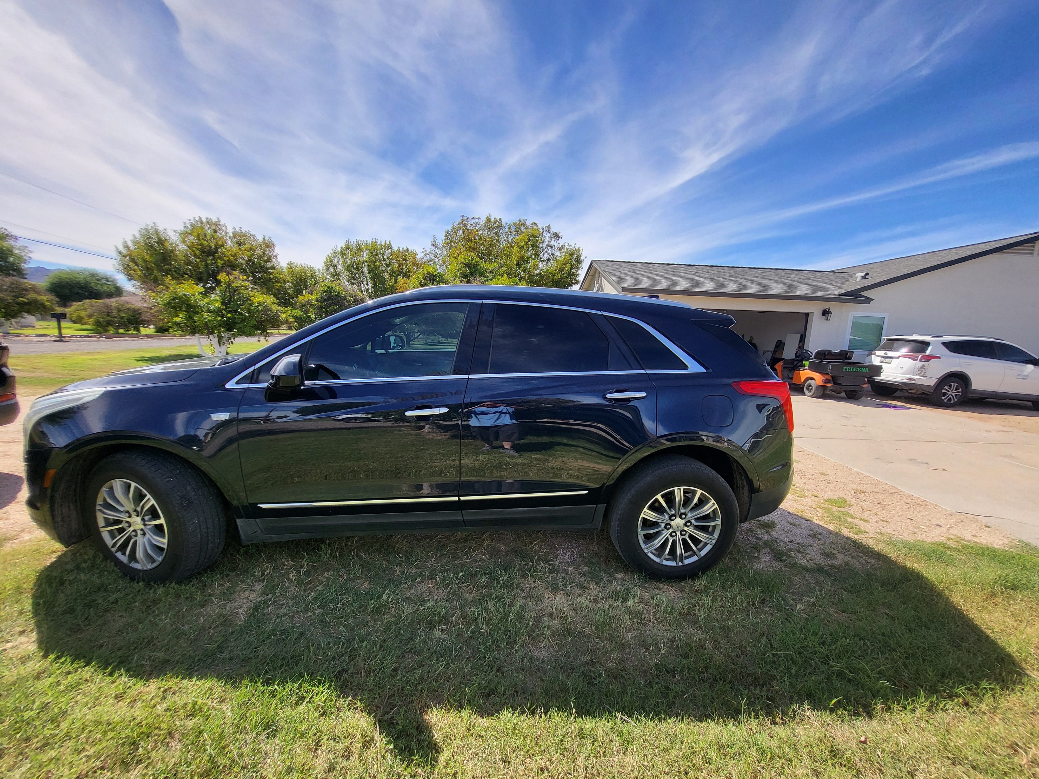 Used 2017 Cadillac XT5 Luxury w/ Driver Awareness Package AWD/4WD image 4