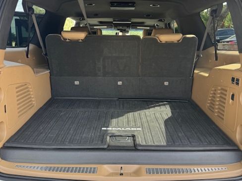 Used 2018 Cadillac Escalade ESV Platinum image 29