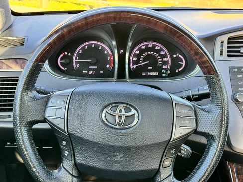 Used 2011 Toyota Avalon Limited image 12