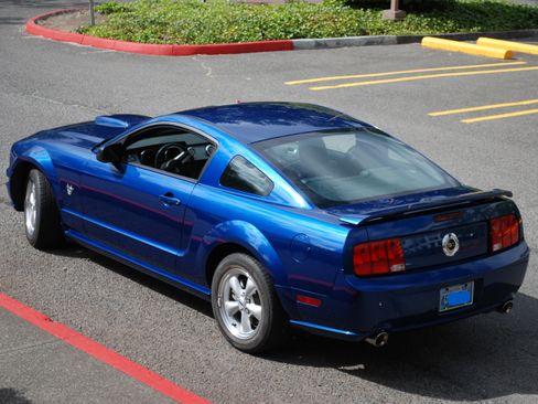 Used 2009 Ford Mustang GT Premium RWD image 4