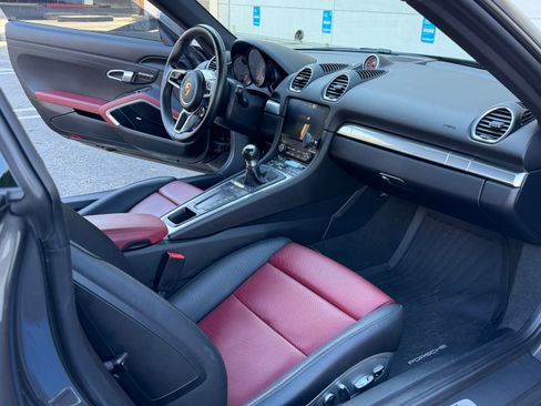 Used 2019 Porsche 718 Cayman S image 17