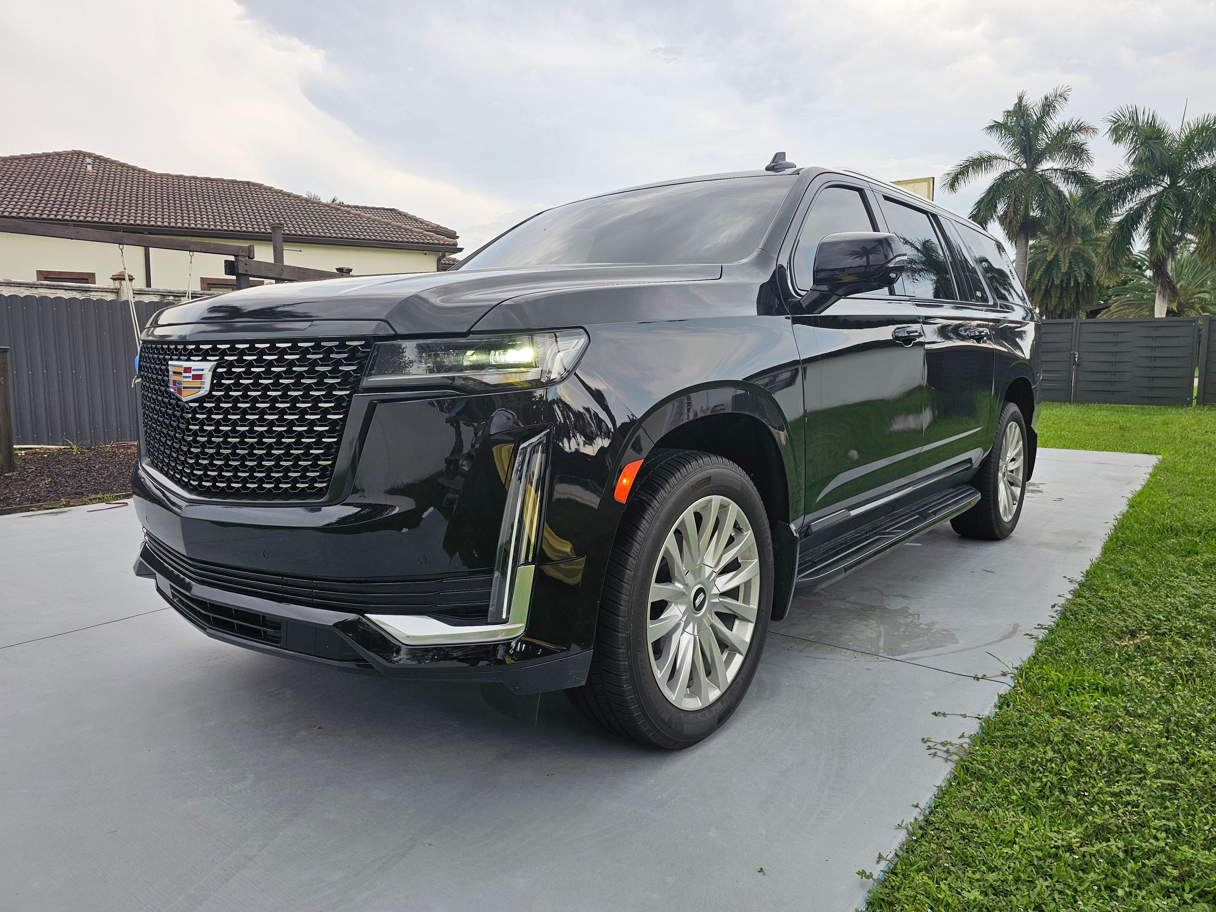 Used 2022 Cadillac Escalade ESV Luxury RWD image 4