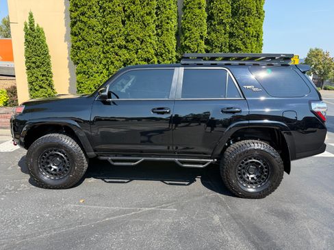 Used 2018 Toyota 4Runner TRD Off-Road Premium AWD/4WD image 8