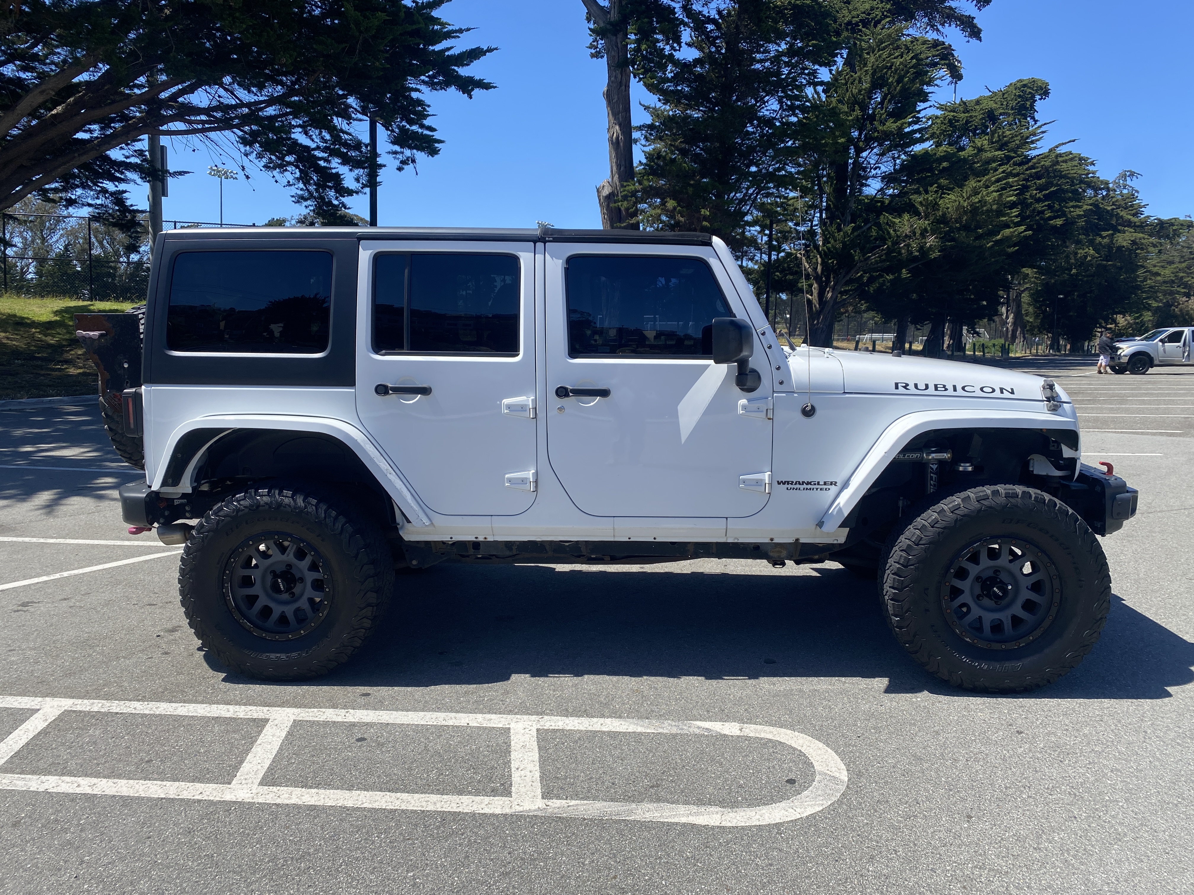 Used 2016 Jeep Wrangler Unlimited Rubicon w/ Connectivity Group AWD/4WD image 2
