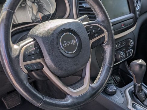 Used 2016 Jeep Cherokee Limited image 6