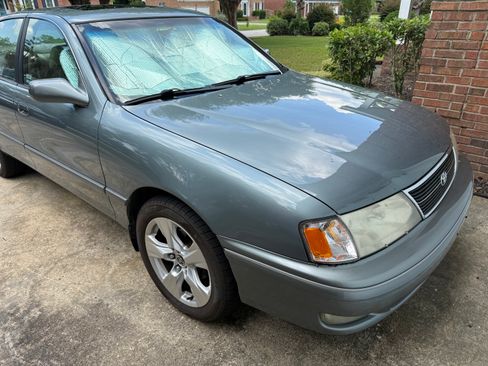 Used 1998 Toyota Avalon XLS FWD image 1