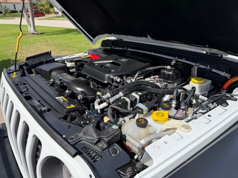 Used 2022 Jeep Wrangler Unlimited Rubicon 4xe w/ Safety Group image 15