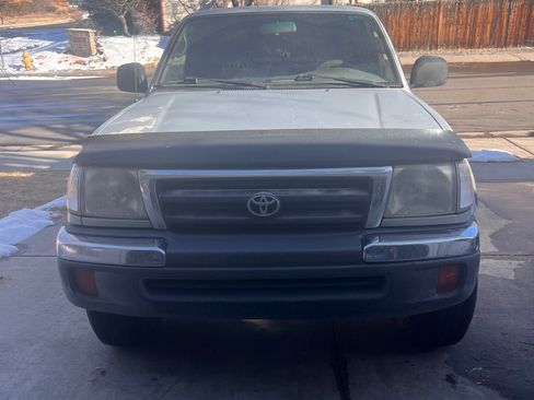 Used 2000 Toyota Tacoma PreRunner image 1