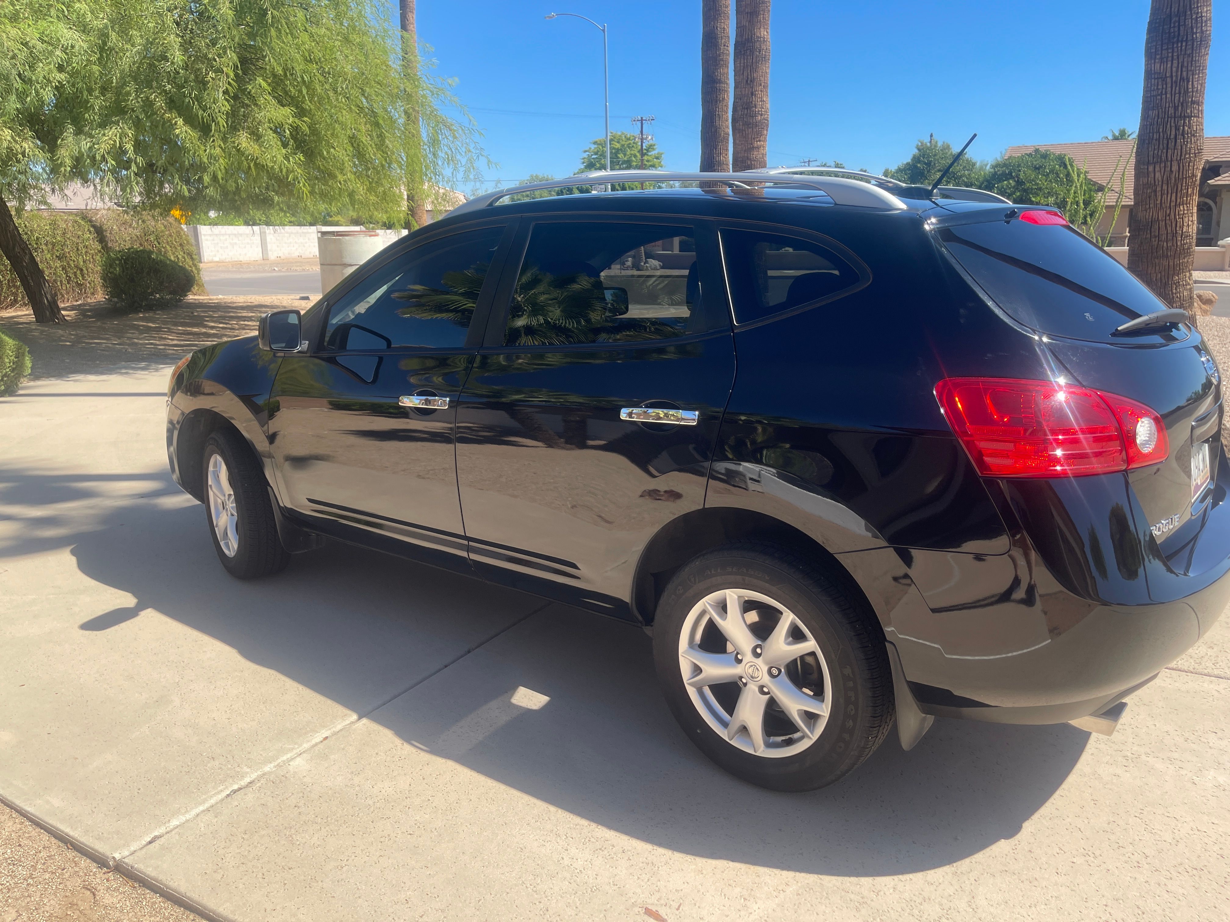 Used 2010 Nissan Rogue SL w/ Leather Pkg FWD image 1