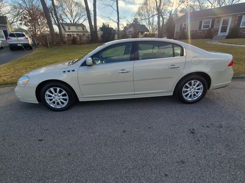 Used 2011 Buick Lucerne CXL w/ Driver Confidence Package image 2