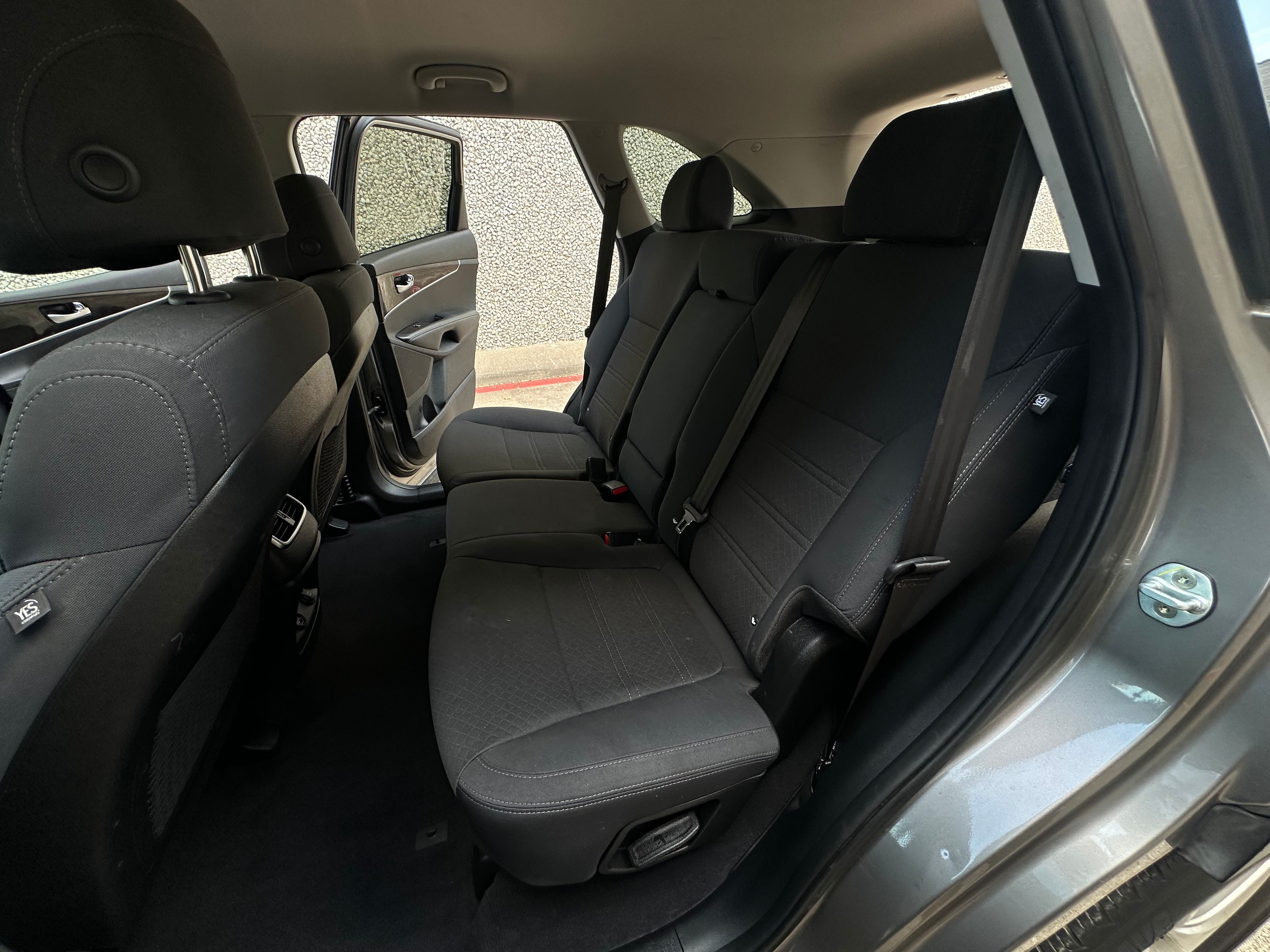 Used 2017 Kia Sorento FWD image 14