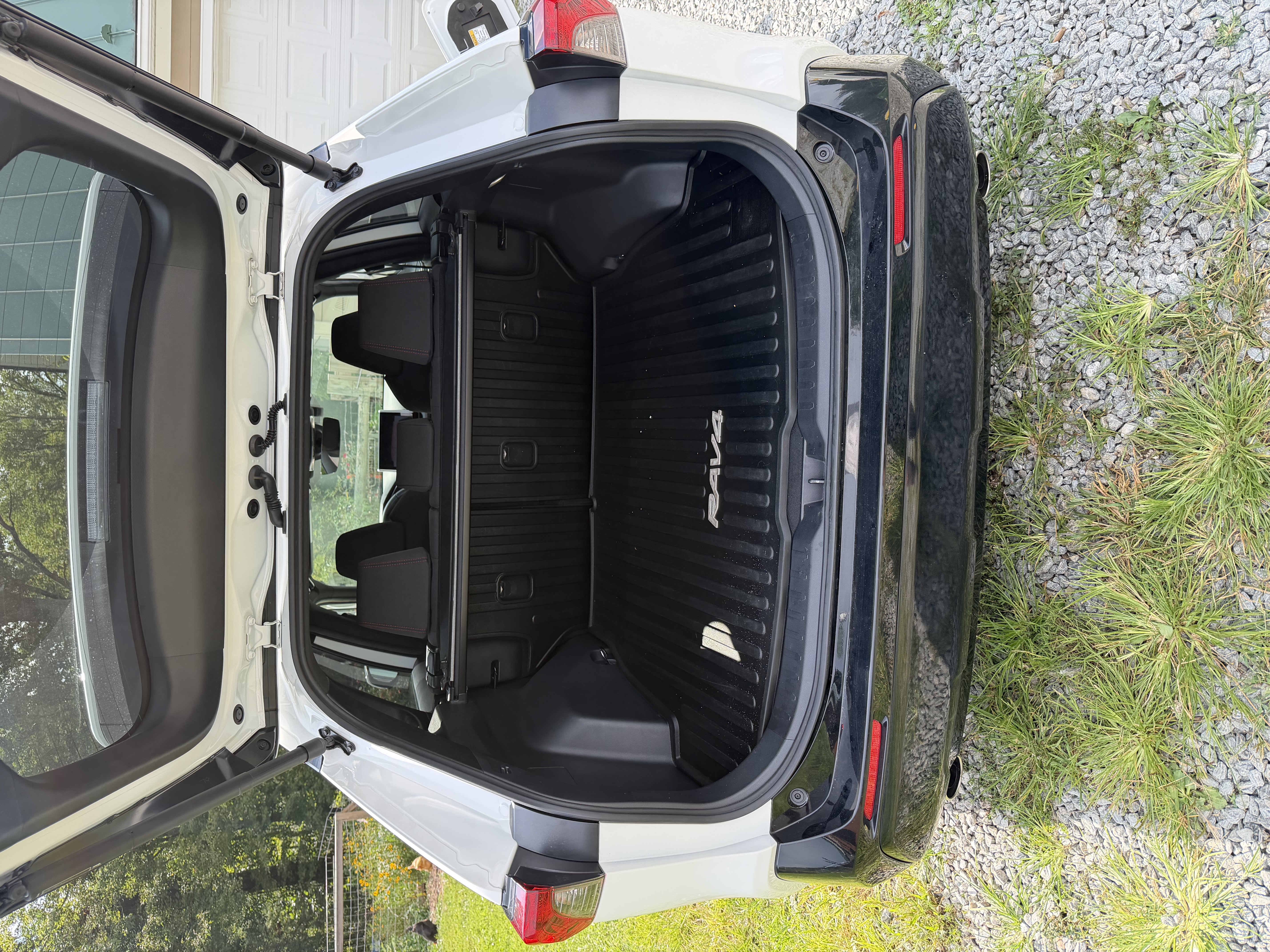 Used 2024 Toyota RAV4 SE w/ Weather & Moonroof Package AWD/4WD image 6