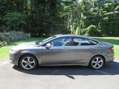 Used 2013 Ford Fusion SE FWD image 4