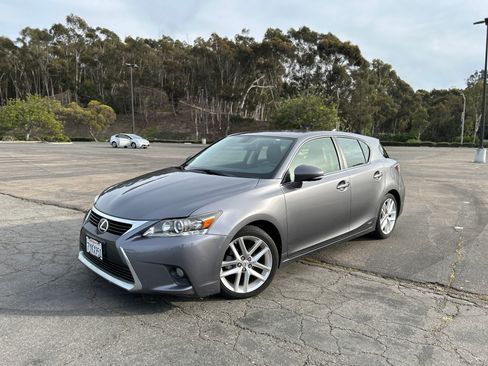 Used 2017 Lexus CT 200h w/ Seat Comfort Package image 6