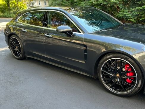 Used 2022 Porsche Panamera 4S w/ Premium Package image 10