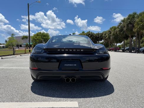 Used 2022 Porsche 718 Cayman w/ Premium Package RWD image 8