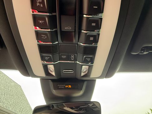 Used 2021 Porsche Macan S AWD/4WD image 5