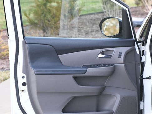 Used 2015 Honda Odyssey Touring image 25