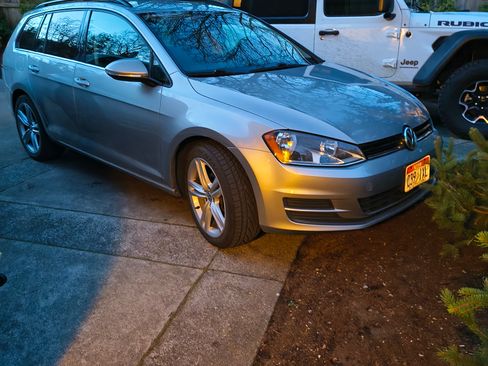 Used 2015 Volkswagen Golf TDI S image 1