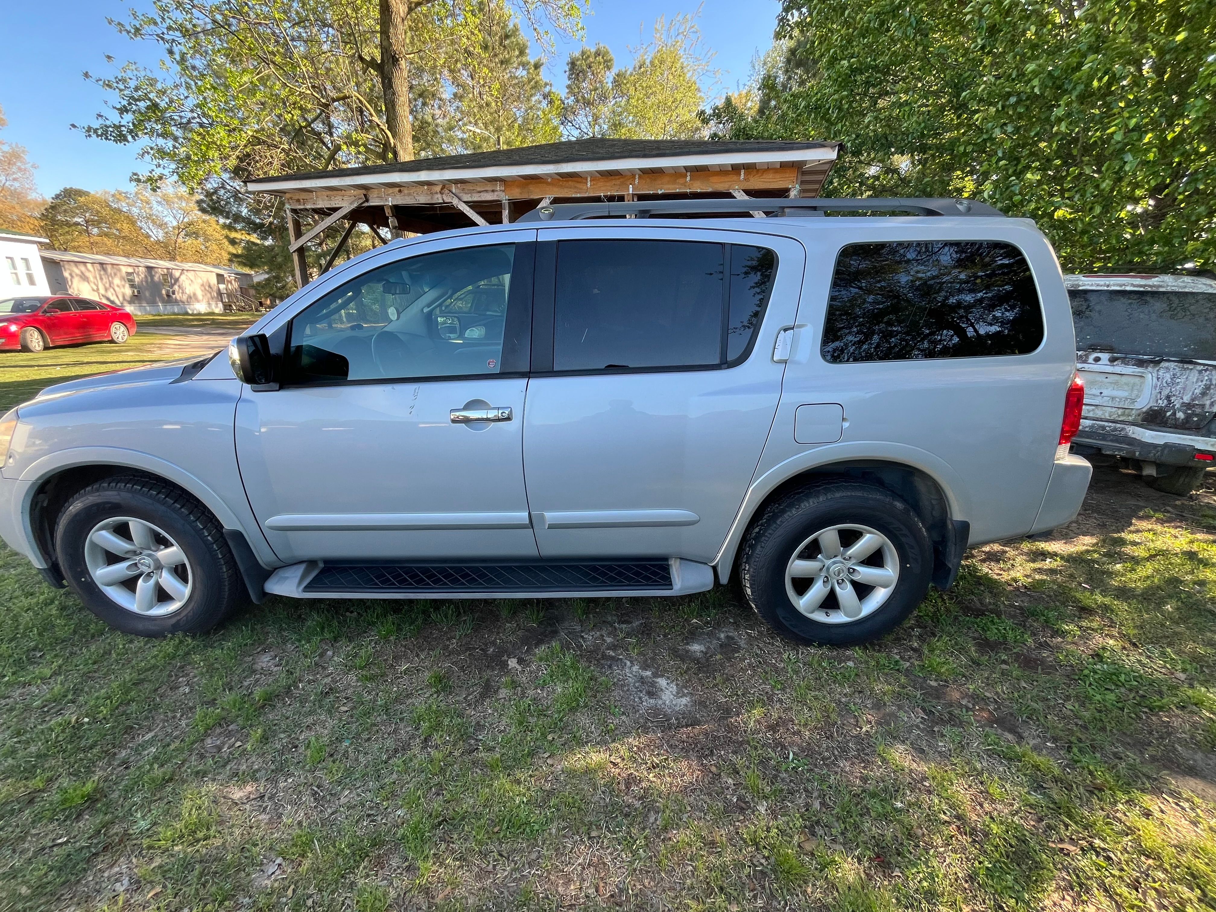 Used 2011 Nissan Armada SV AWD/4WD image 2