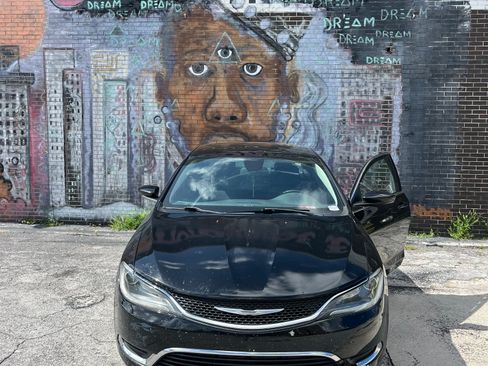 Used 2015 Chrysler 200 Limited w/ Convenience Group FWD image 4