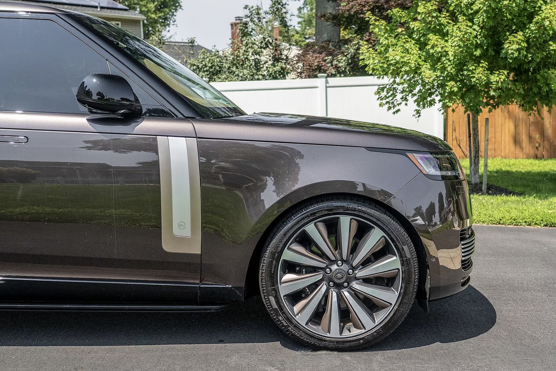 Used 2025 Land Rover Range Rover SV AWD/4WD image 4