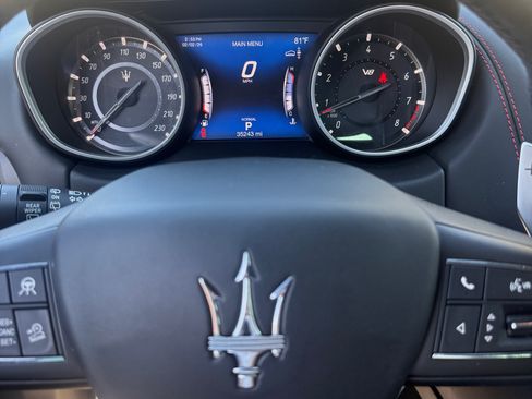 Used 2019 Maserati Levante Trofeo image 32