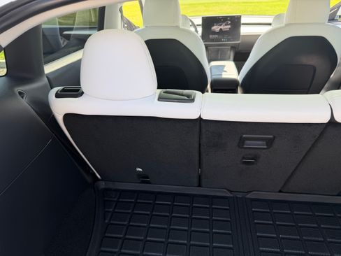 Used 2022 Tesla Model Y Performance image 13