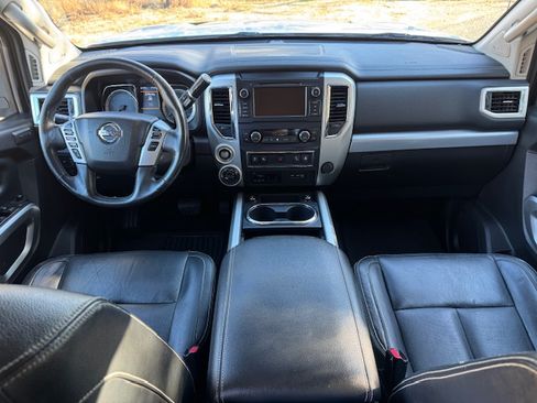Used 2019 Nissan Titan PRO-4X w/ Pro-4x Convenience Package image 19