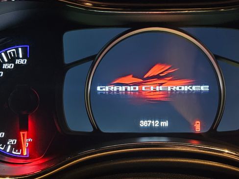 Used 2020 Jeep Grand Cherokee SRT image 8